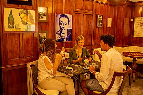 Experience - Tasting in a historical cafè